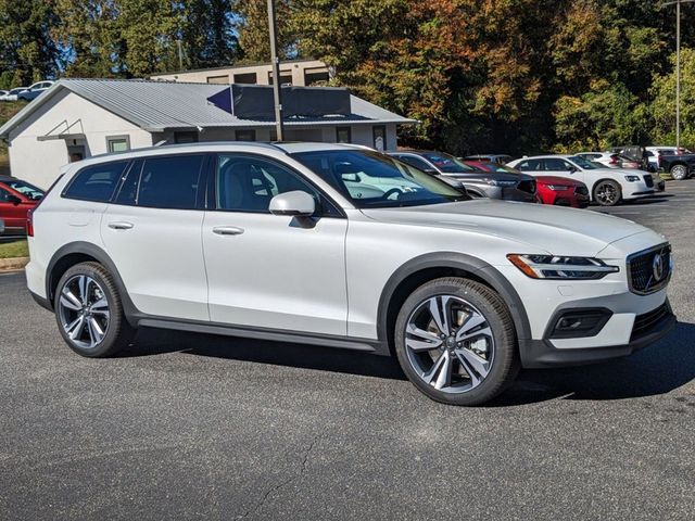 2025 Volvo V60 Cross Country Plus