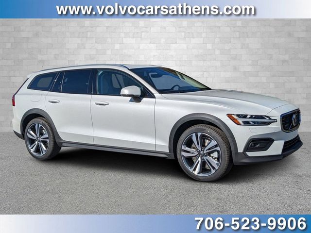 2025 Volvo V60 Cross Country Plus