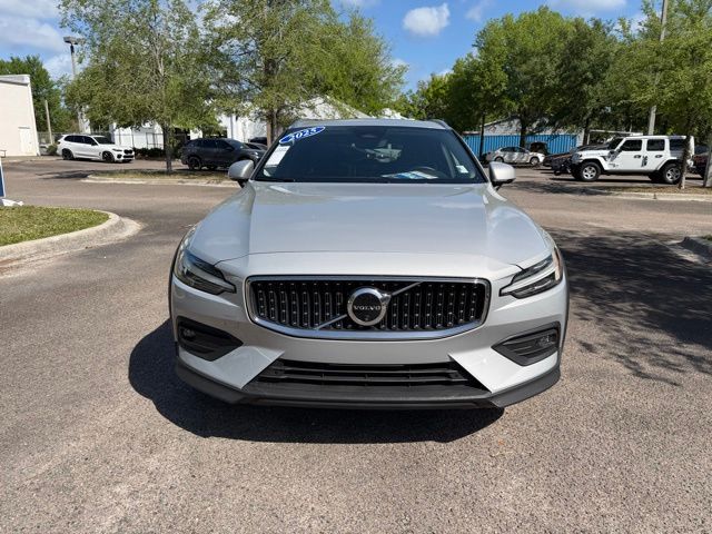 2025 Volvo V60 Cross Country Plus