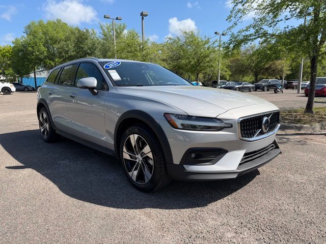 2025 Volvo V60 Cross Country Plus