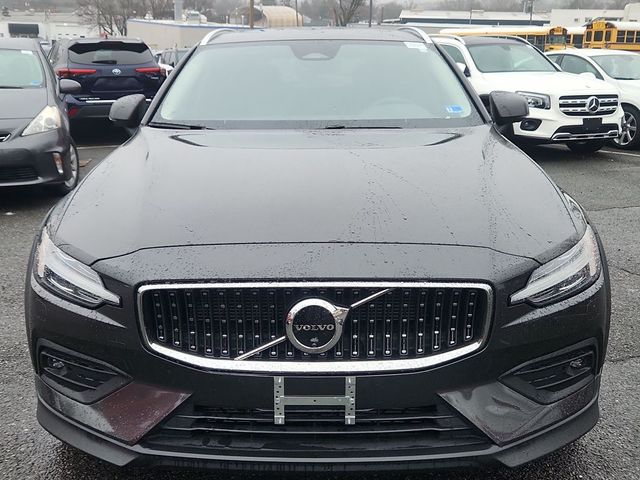 2025 Volvo V60 Cross Country Plus