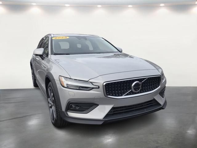 2025 Volvo V60 Cross Country Plus
