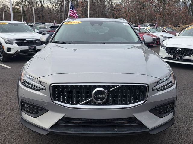 2025 Volvo V60 Cross Country Plus
