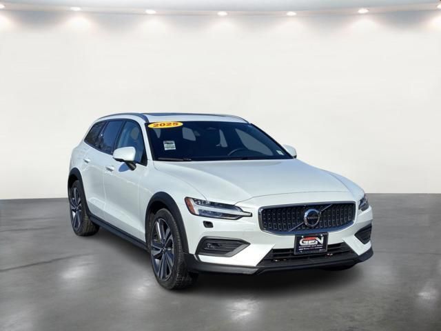 2025 Volvo V60 Cross Country Plus