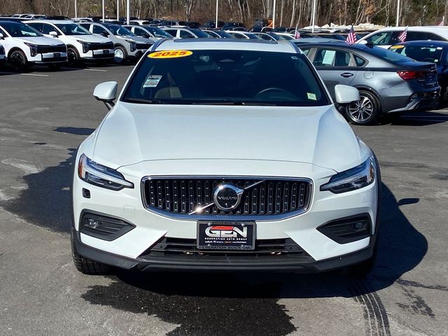 2025 Volvo V60 Cross Country Plus