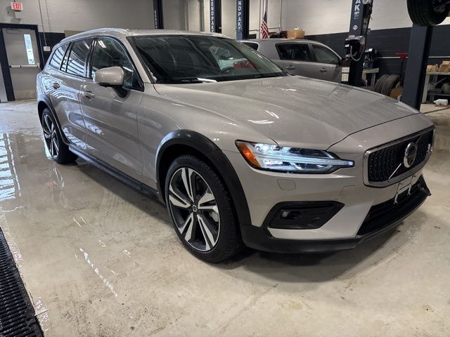 2025 Volvo V60 Cross Country Plus