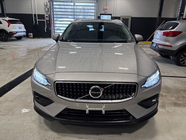 2025 Volvo V60 Cross Country Plus