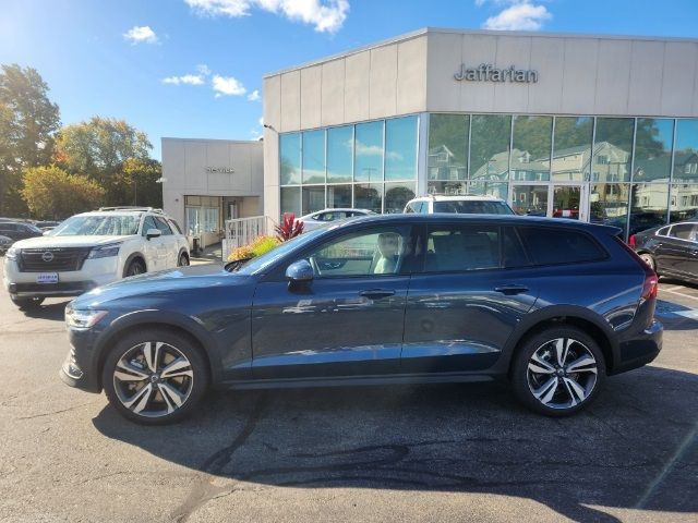 2025 Volvo V60 Cross Country Plus