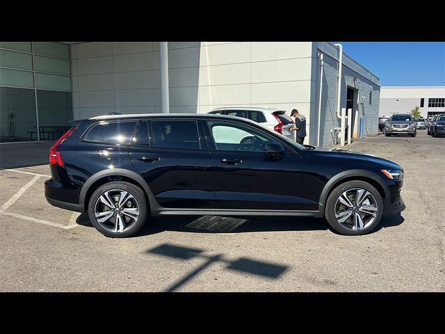 2025 Volvo V60 Cross Country Plus