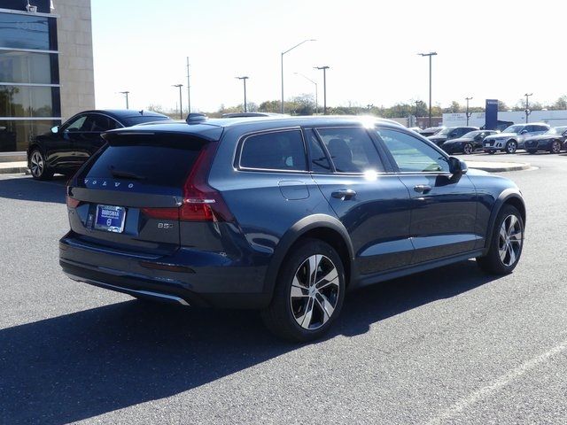 2025 Volvo V60 Cross Country Plus