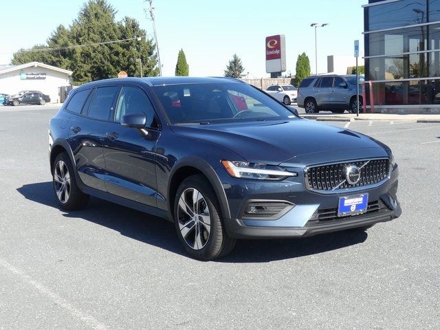 2025 Volvo V60 Cross Country Plus