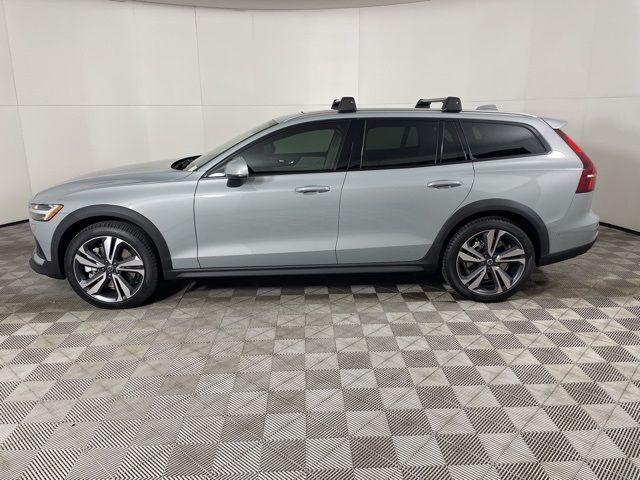 2025 Volvo V60 Cross Country Plus