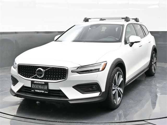 2025 Volvo V60 Cross Country Plus