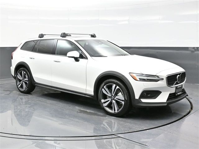 2025 Volvo V60 Cross Country Plus