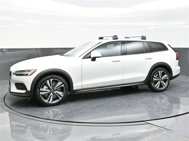 2025 Volvo V60 Cross Country Plus