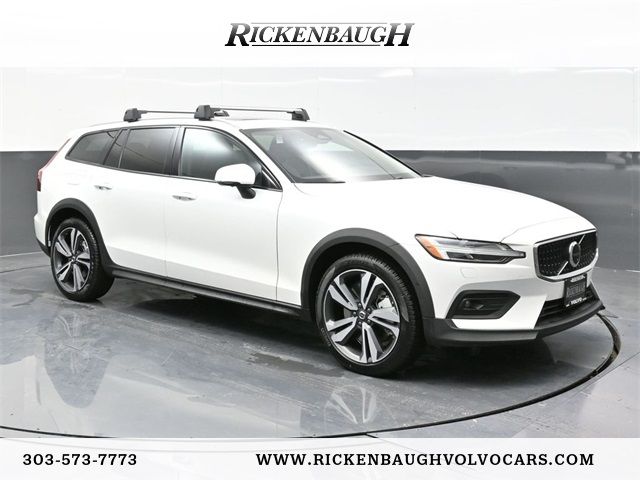 2025 Volvo V60 Cross Country Plus