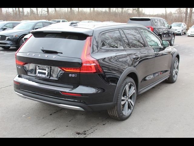 2025 Volvo V60 Cross Country Plus