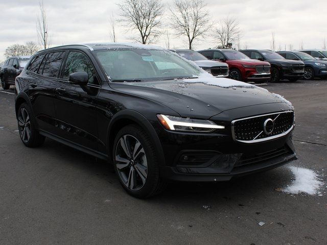 2025 Volvo V60 Cross Country Plus