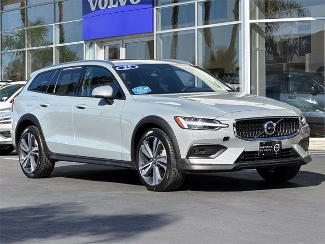 2025 Volvo V60 Cross Country Plus