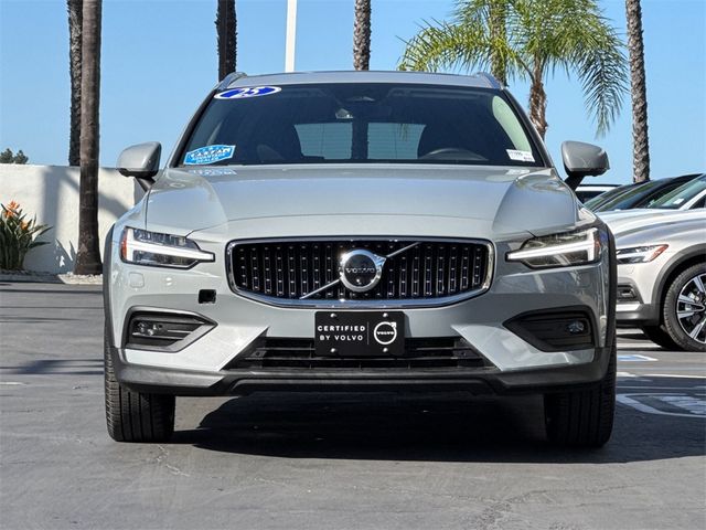 2025 Volvo V60 Cross Country Plus