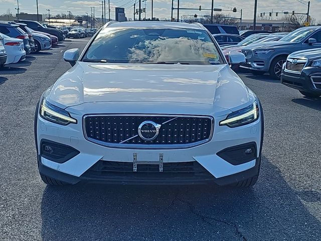 2025 Volvo V60 Cross Country Plus