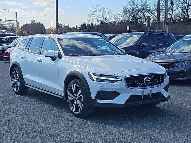 2025 Volvo V60 Cross Country Plus