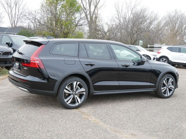 2025 Volvo V60 Cross Country Plus