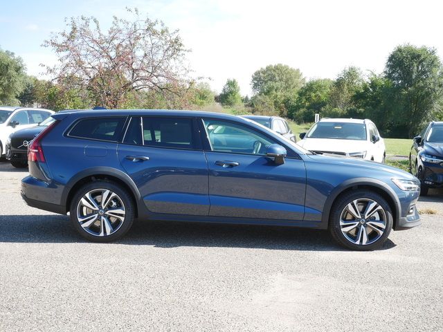 2025 Volvo V60 Cross Country Plus