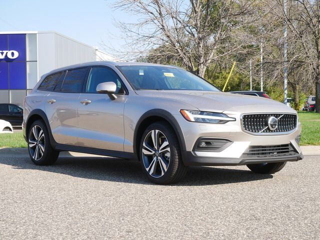 2025 Volvo V60 Cross Country Plus