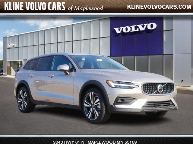 2025 Volvo V60 Cross Country Plus