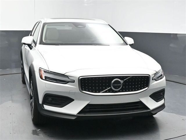 2025 Volvo V60 Cross Country Ultra