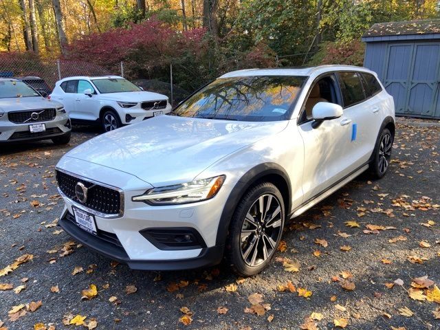 2025 Volvo V60 Cross Country Ultra