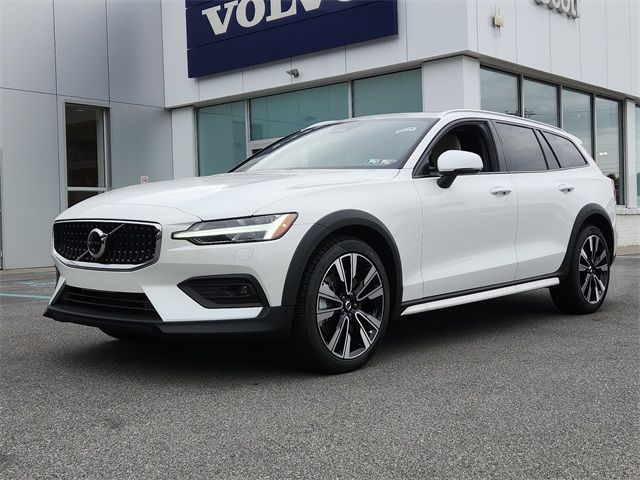 2025 Volvo V60 Cross Country Ultra