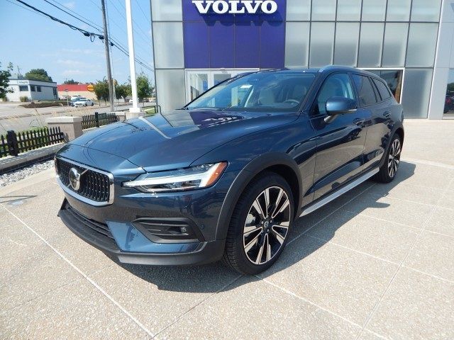 2025 Volvo V60 Cross Country Ultra