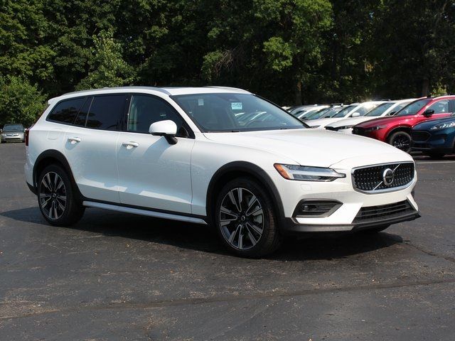 2025 Volvo V60 Cross Country Ultra