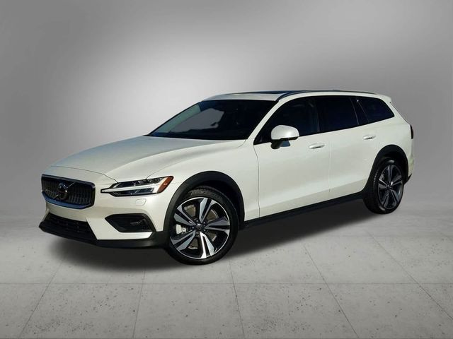 2025 Volvo V60 Cross Country Plus