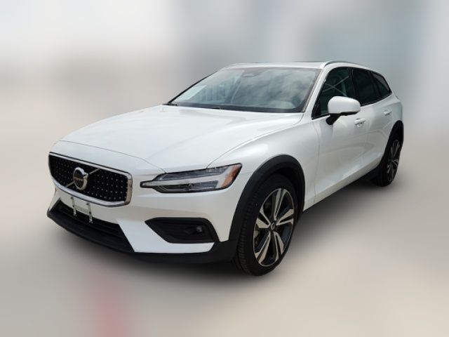 2025 Volvo V60 Cross Country Plus