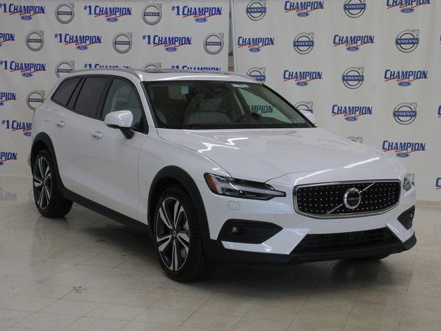 2025 Volvo V60 Cross Country Plus