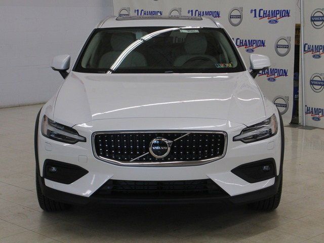 2025 Volvo V60 Cross Country Plus