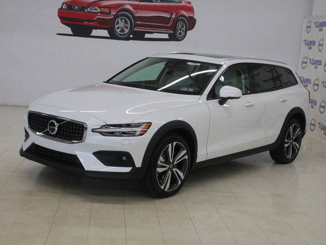 2025 Volvo V60 Cross Country Plus