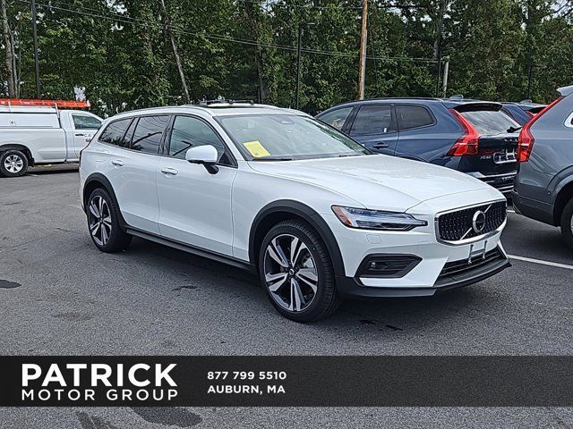 2025 Volvo V60 Cross Country Plus