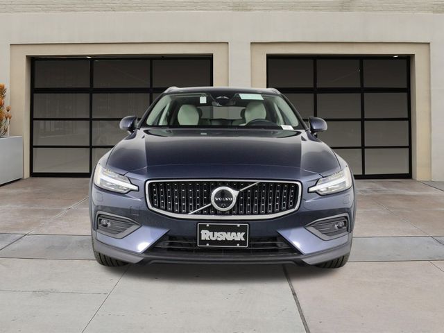 2025 Volvo V60 Cross Country Plus