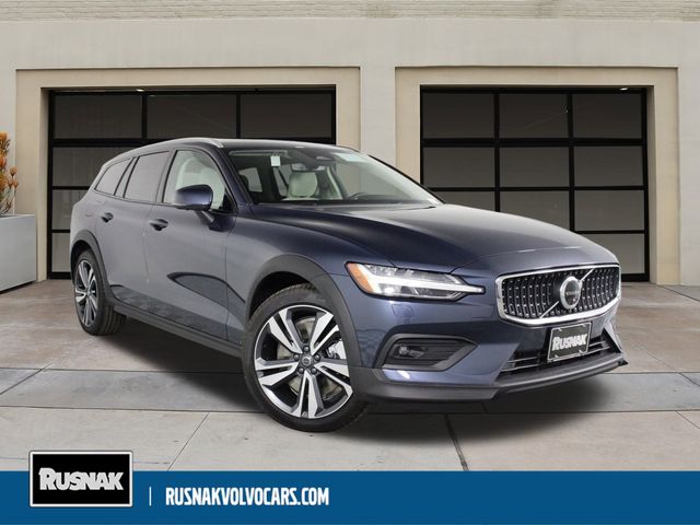 2025 Volvo V60 Cross Country Plus