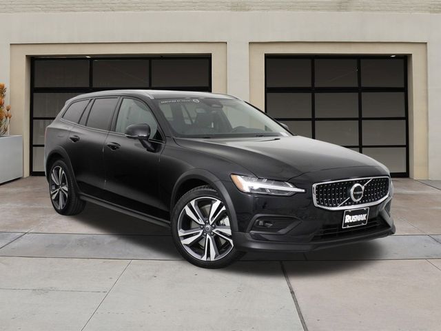 2025 Volvo V60 Cross Country Plus