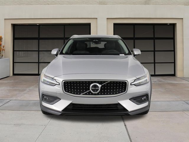 2025 Volvo V60 Cross Country Plus
