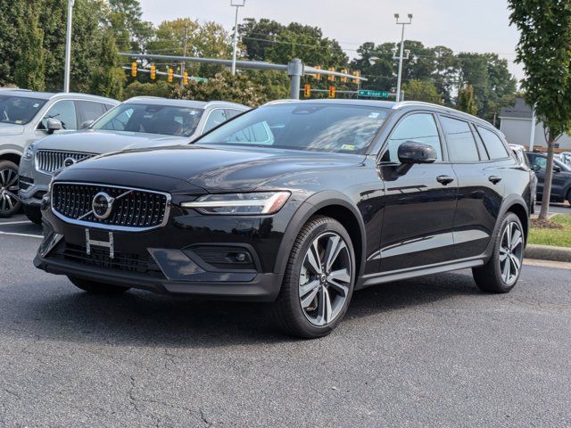 2025 Volvo V60 Cross Country Plus