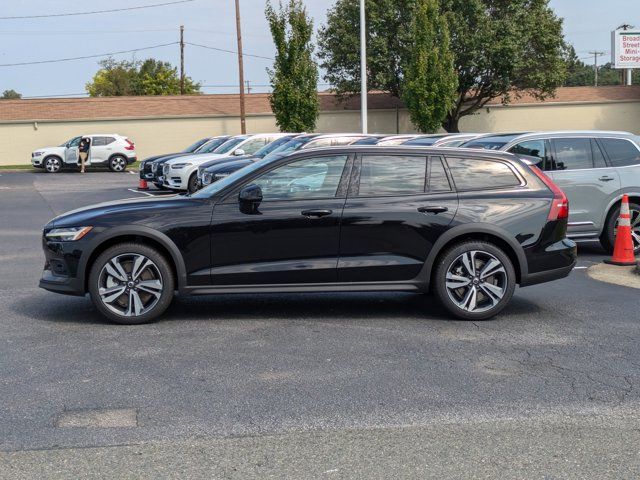 2025 Volvo V60 Cross Country Plus