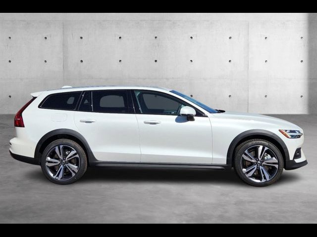 2025 Volvo V60 Cross Country Plus