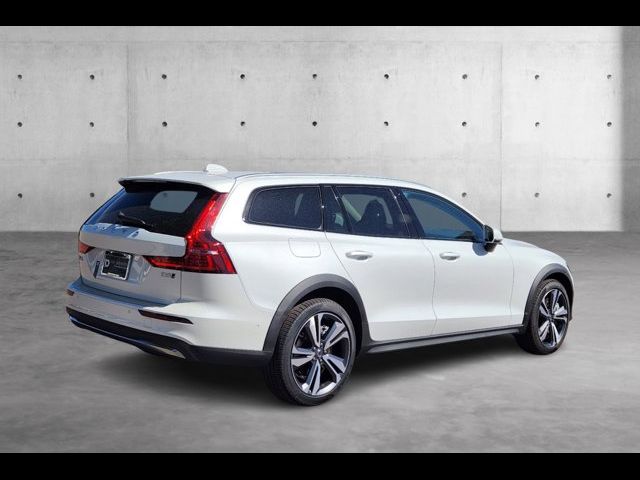 2025 Volvo V60 Cross Country Plus