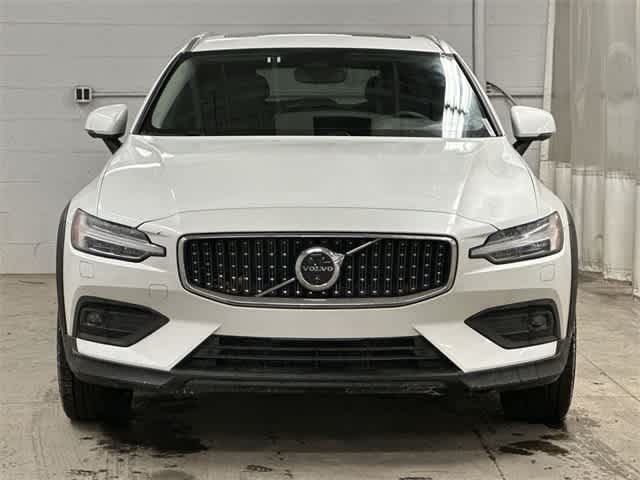 2025 Volvo V60 Cross Country Plus